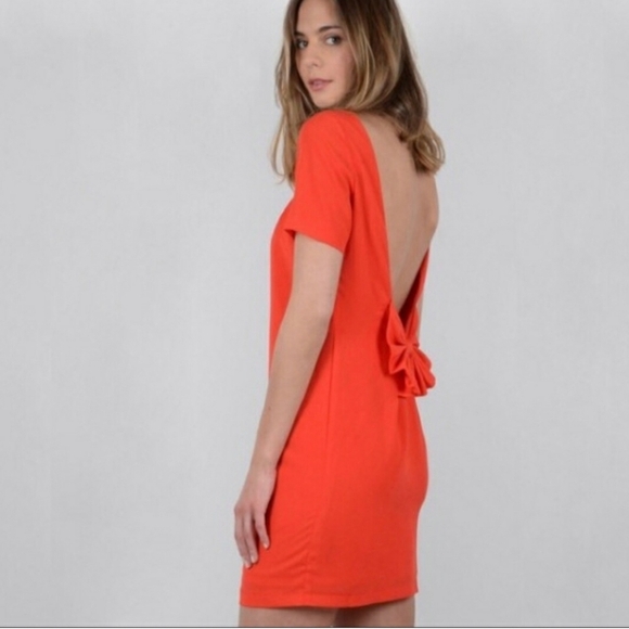 Molly Bracken Dresses & Skirts - Molly Bracken V shape backless dress. Bow at tge back. Orange / red. Size L.